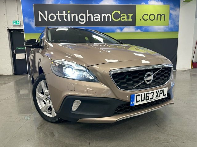 Compare Volvo V40 Cross Country 1.6 D2 Cross Country Lux 113 Bhp CU63XPL Brown