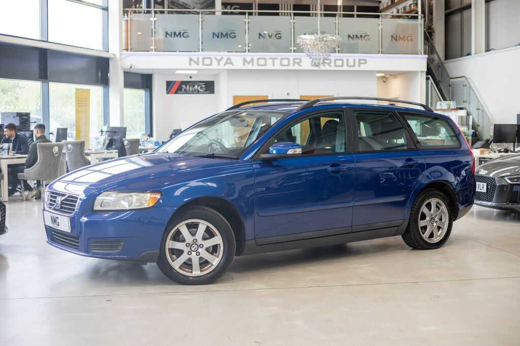 Compare Volvo V50 S 124 Bhp WF57RDV Blue
