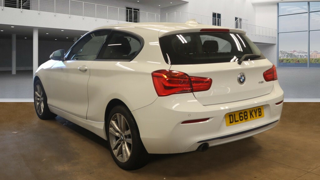 BMW 1 Series Hatchback 1.5 White #1