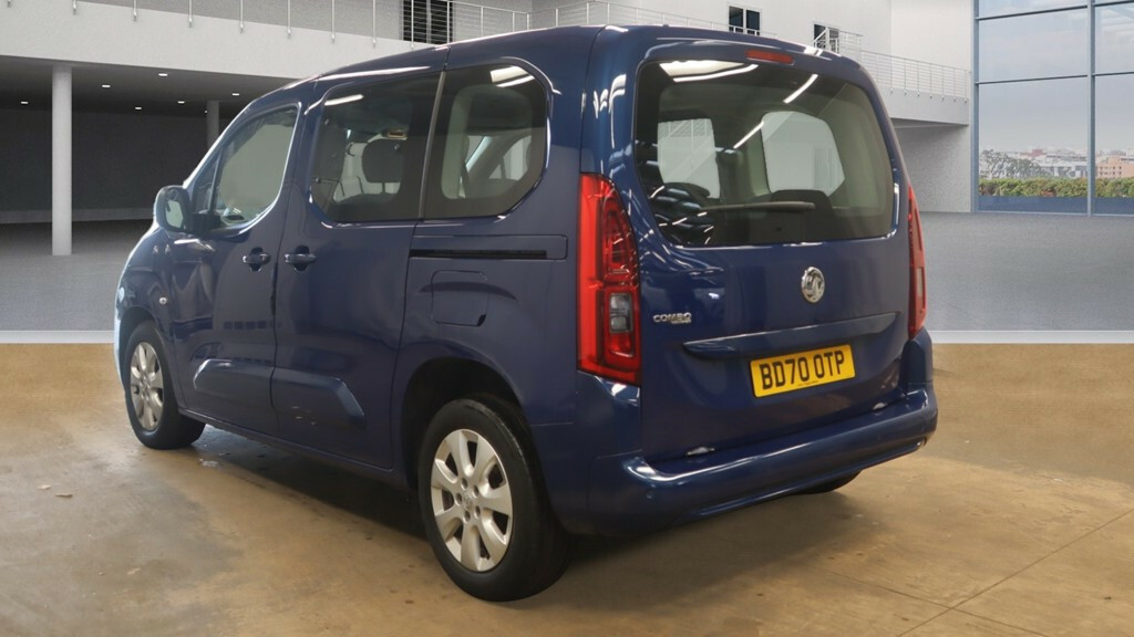 Compare Vauxhall Combo 1.5 Energy Ss 129 Bhp BD70OTP Blue