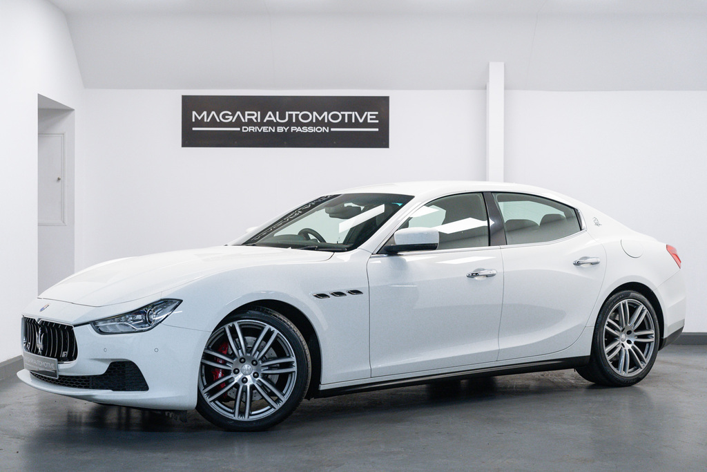 Compare Maserati Ghibli 3.0D V6 Zf  White
