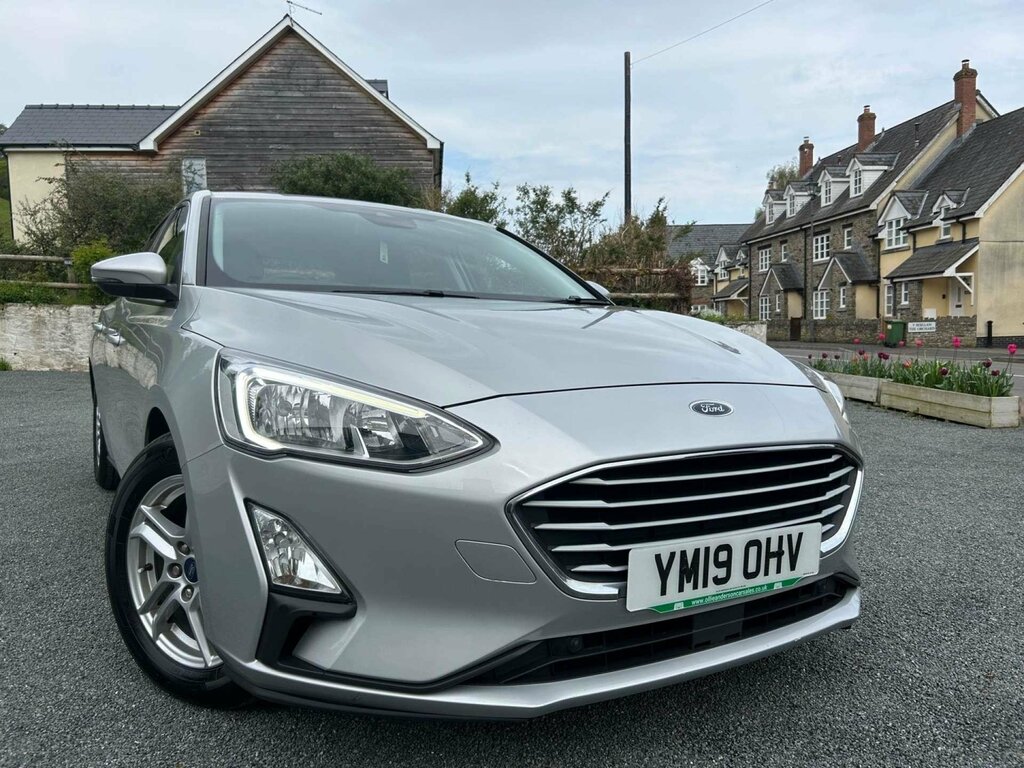Compare Ford Focus 2019 19 1.5 YM19OHV Silver