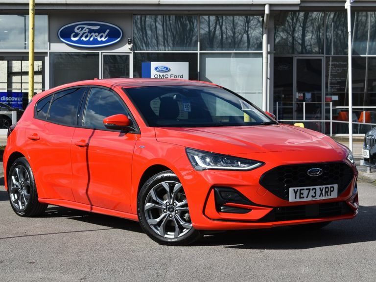 Compare Ford Focus 1.0 Ecoboost St-line YE73XRP Red