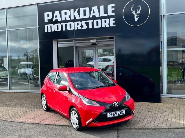 Compare Toyota Aygo 1.0 Vvt-i X-play 69 Bhp RF65ZWX Red