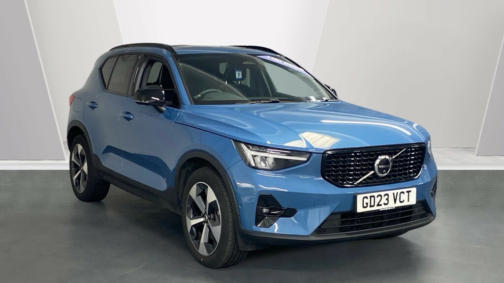 Compare Volvo XC40 B4 Ultimate GD23VCT Blue