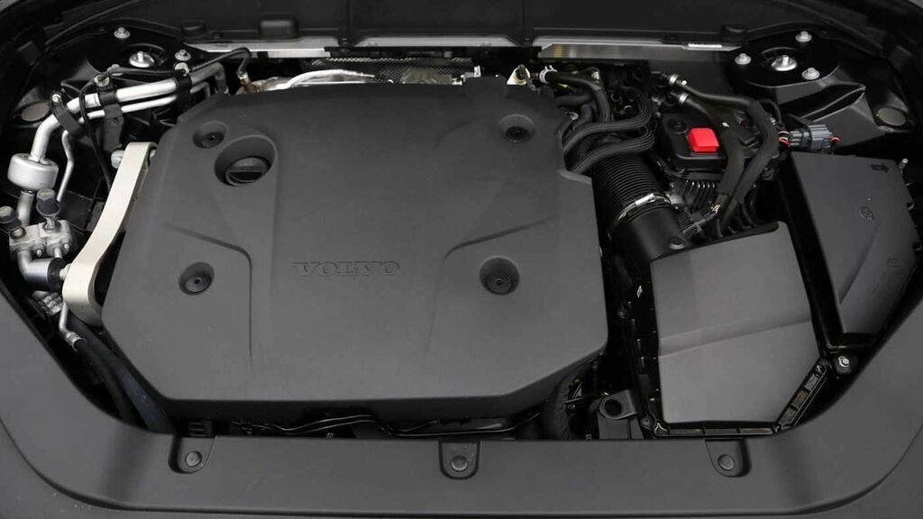 Compare Volvo XC60 B4 Inscription Pro KM22KUU Black