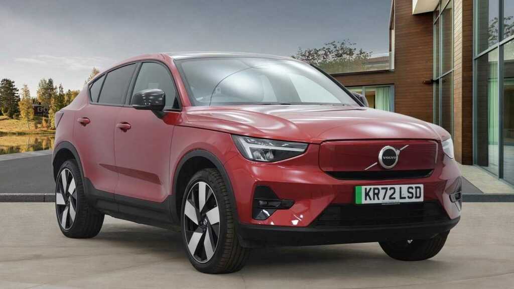 Compare Volvo C40 Recharge Plus, Single Motor, KR72LSD Red