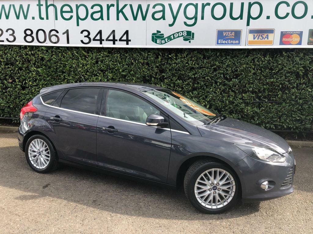 Compare Ford Focus 1.0T Ecoboost Zetec Euro 5 Ss WA13NHB Grey