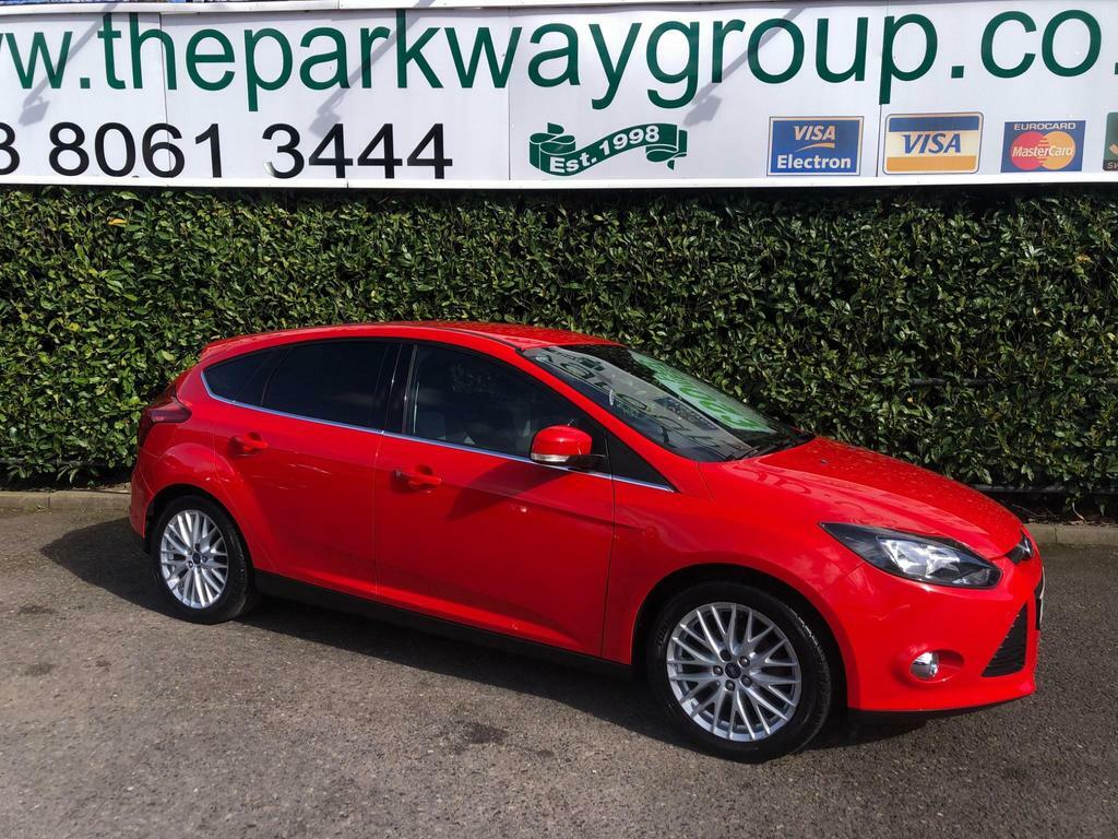 Compare Ford Focus 1.0T Ecoboost Zetec Euro 5 Ss BK13SDX Red