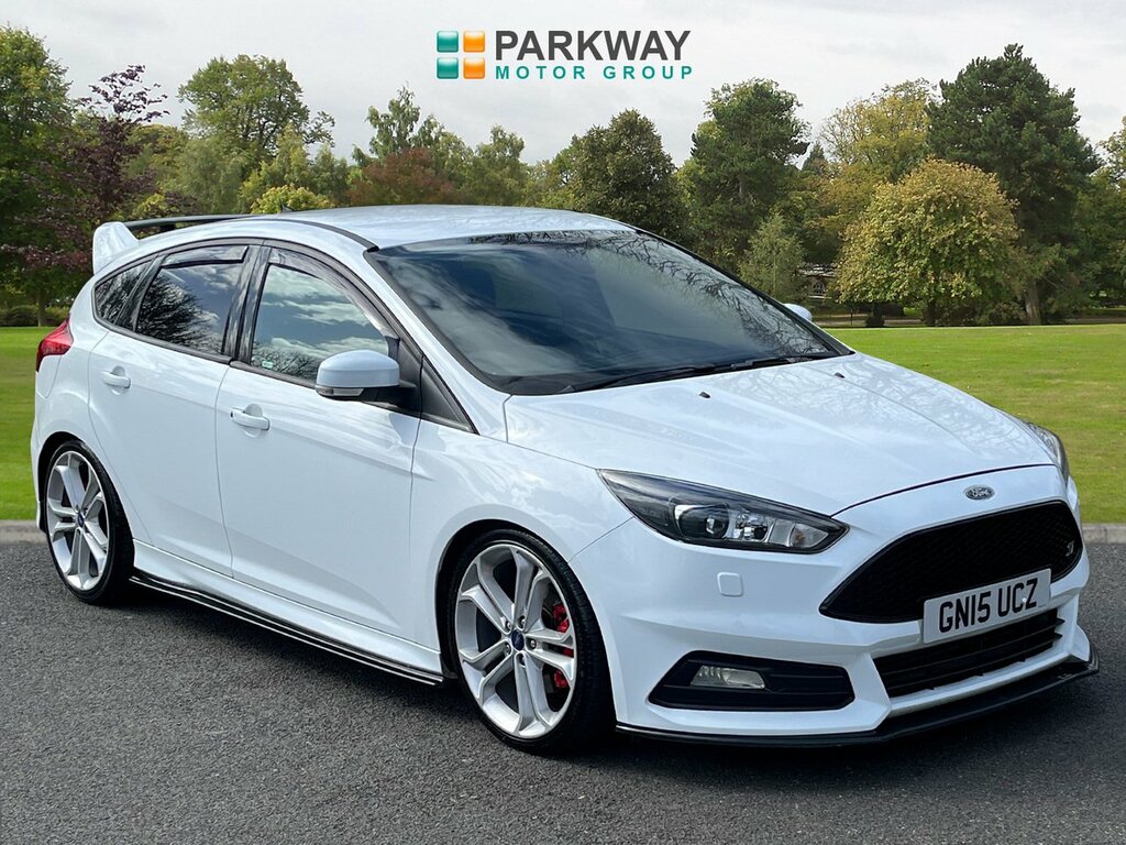 Compare Ford Focus St-3 GN15UCZ White