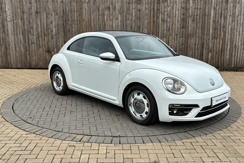 Compare Volkswagen Beetle 2.0 Tdi 110 Bluemotion Tech Design 110 Ps CA66UBU White
