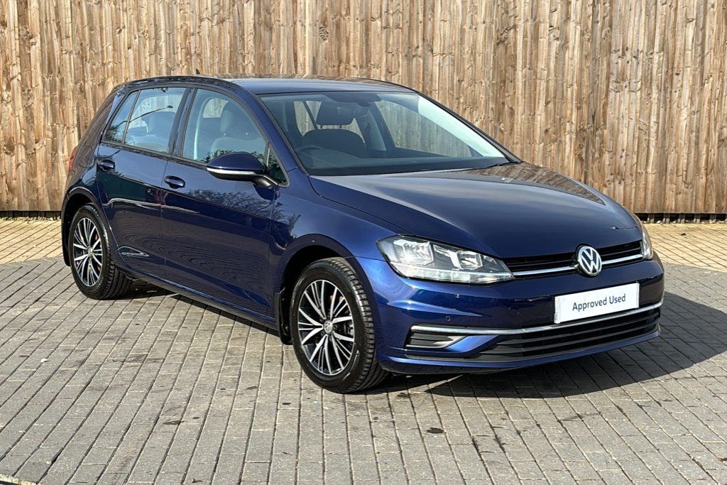 Compare Volkswagen Golf 1.4 Tsi Se Nav 125 Ps FL67KRN Blue