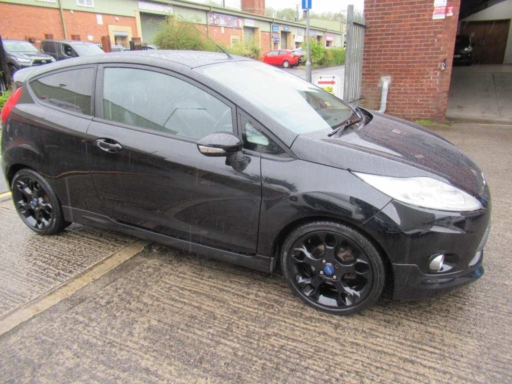 Compare Ford Fiesta 1.6 Metal SW12BWH Black