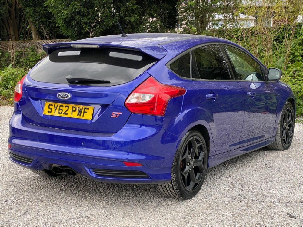 Compare Ford Focus 2.0T Ecoboost St-3 Euro 5 Ss SY62PWF Blue