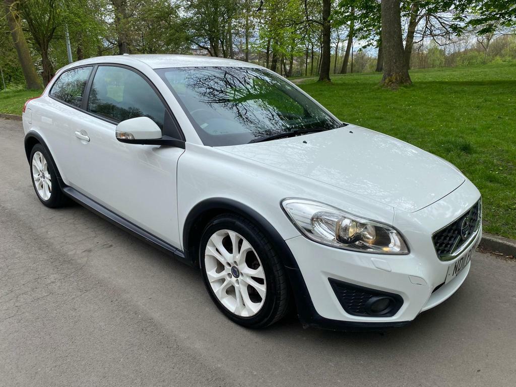 Compare Volvo C30 1.6D Drive Se Sports Coupe Euro 5 Ss ND11PDY White