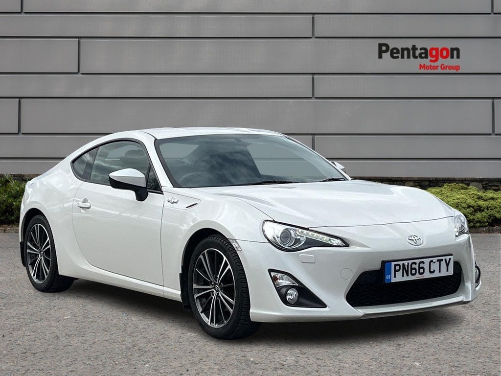 Compare Toyota GT86 2.0 Boxer D 4S Coupe Euro 6 200 P PN66CTY White