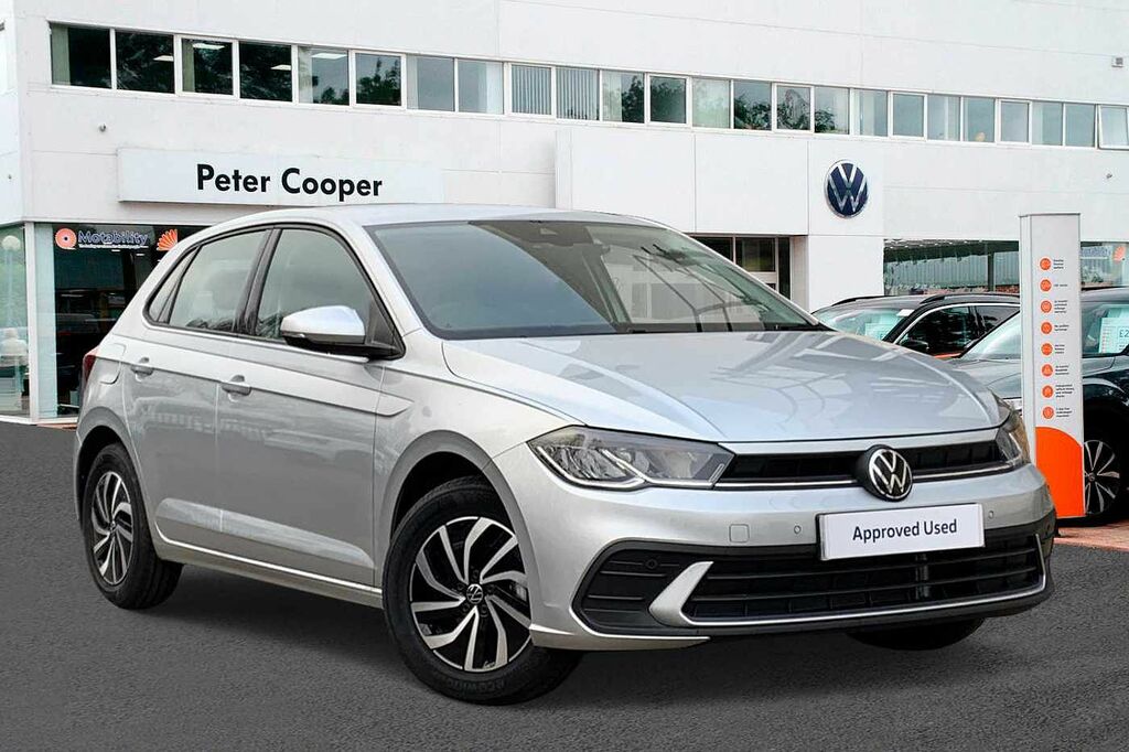 Compare Volkswagen Polo Mk6 Facelift 2021 1.0 Tsi 95Ps Life Front Re HT73UOY Silver