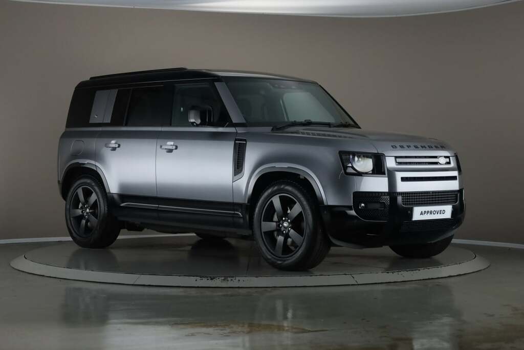 Compare Land Rover Defender 130 3.0 D300 Mhev X-dynamic Hse Suv 4W SW73OFC 