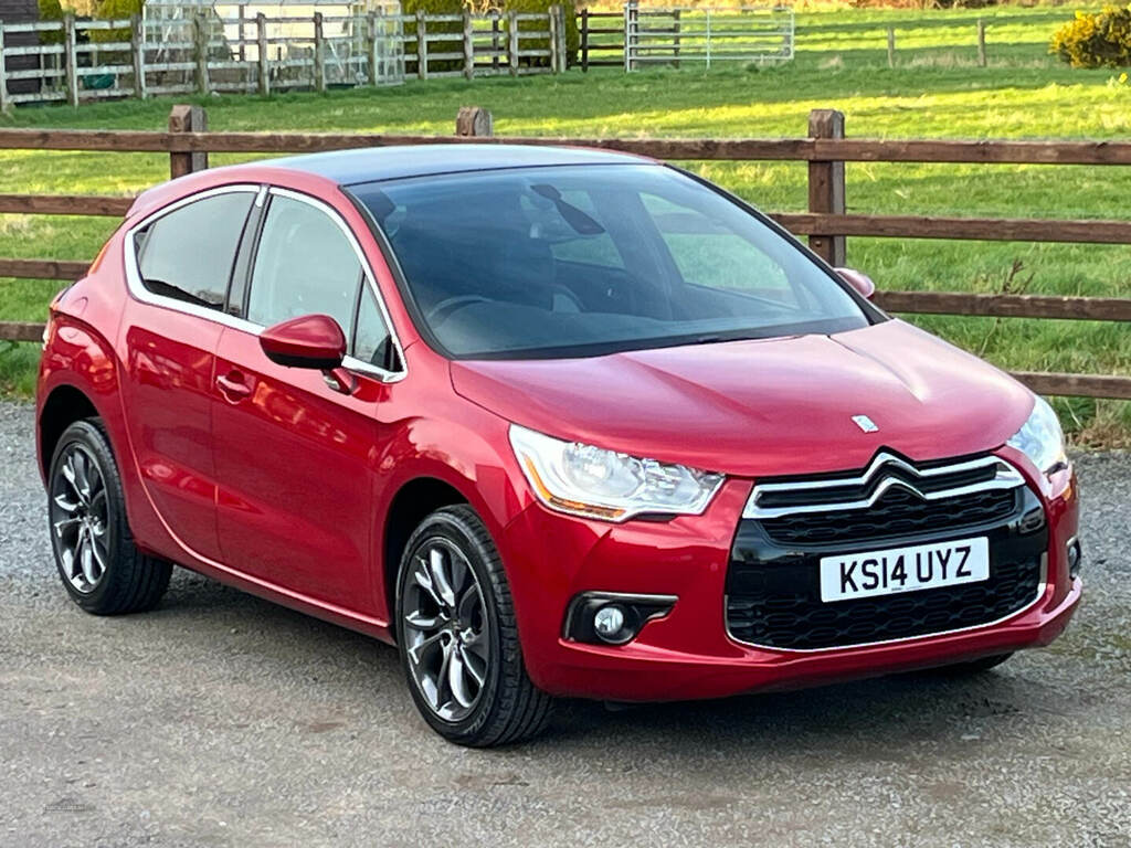 Compare Citroen DS4 1.6 E-hdi 115 Dstyle SS54VAL Red