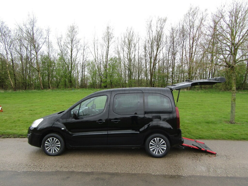 Compare Peugeot Partner Tepee Horizon Black 5 Seats 1.6 Hdi Wheelchair Accessi SF18GGA Black