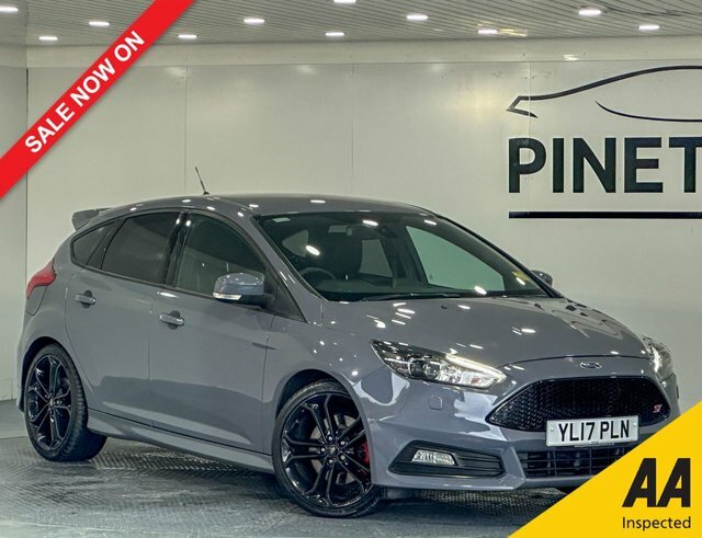 Compare Ford Focus 2.0 St-3 247 Bhp YL17PLN Grey