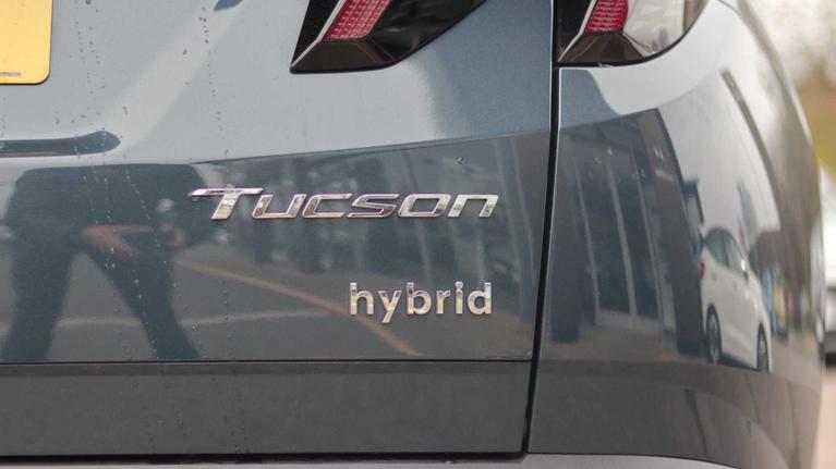 Compare Hyundai Tucson Estate WM73UFU 