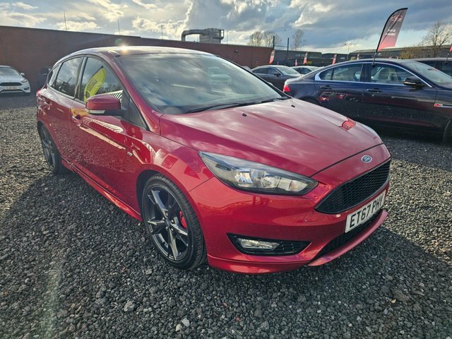 Compare Ford Focus 1.0 St-line X 139 Bhp ET67PHV Red
