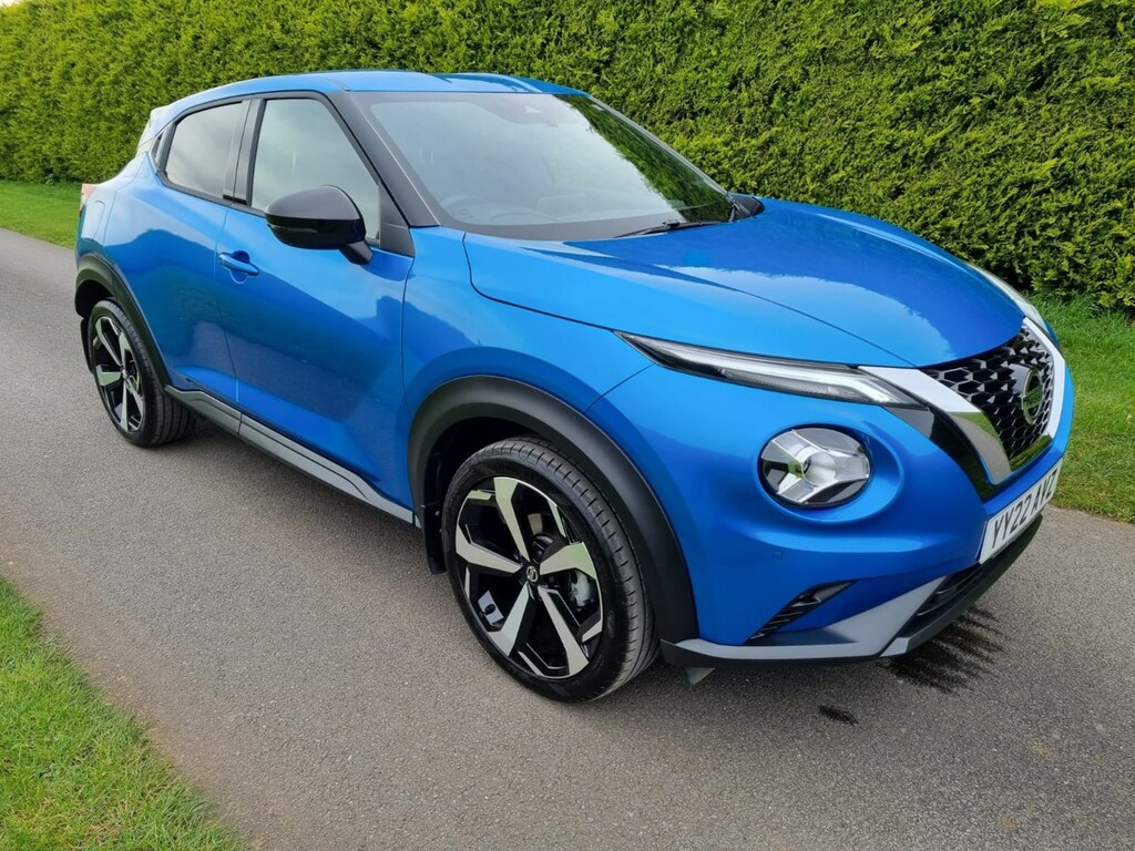 Compare Nissan Juke Juke Tekna Dig-t YY22AVZ Blue