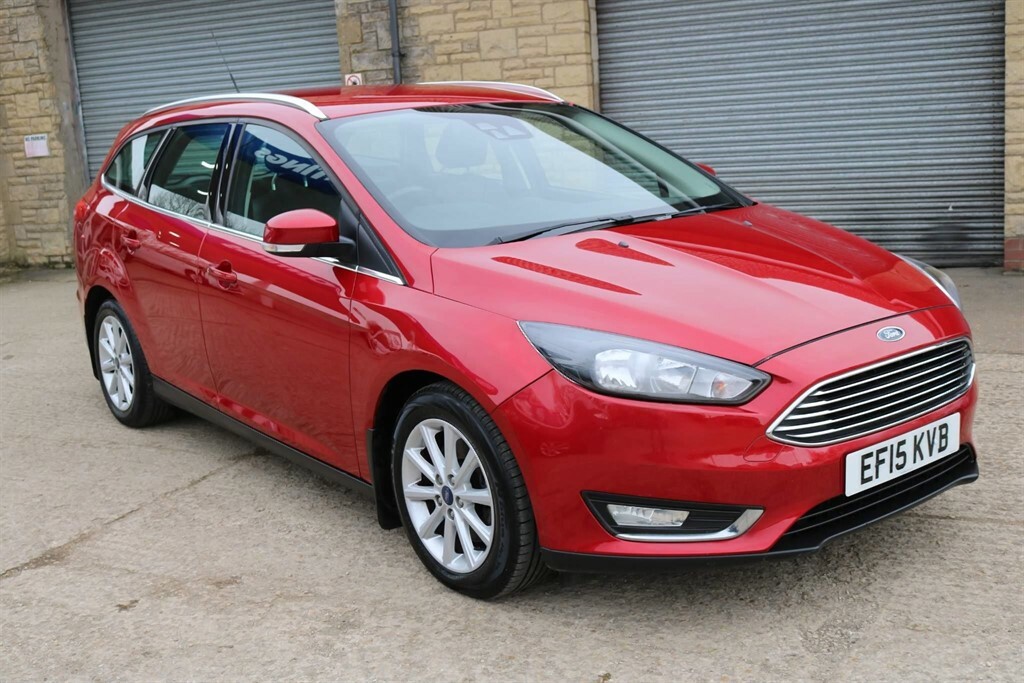 Compare Ford Focus 1.5T Ecoboost Titanium Euro 6 Ss EF15KVB Red