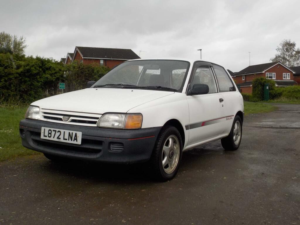 Compare Toyota Starlet 1.3 Jeans Limited Edition L872LNA 