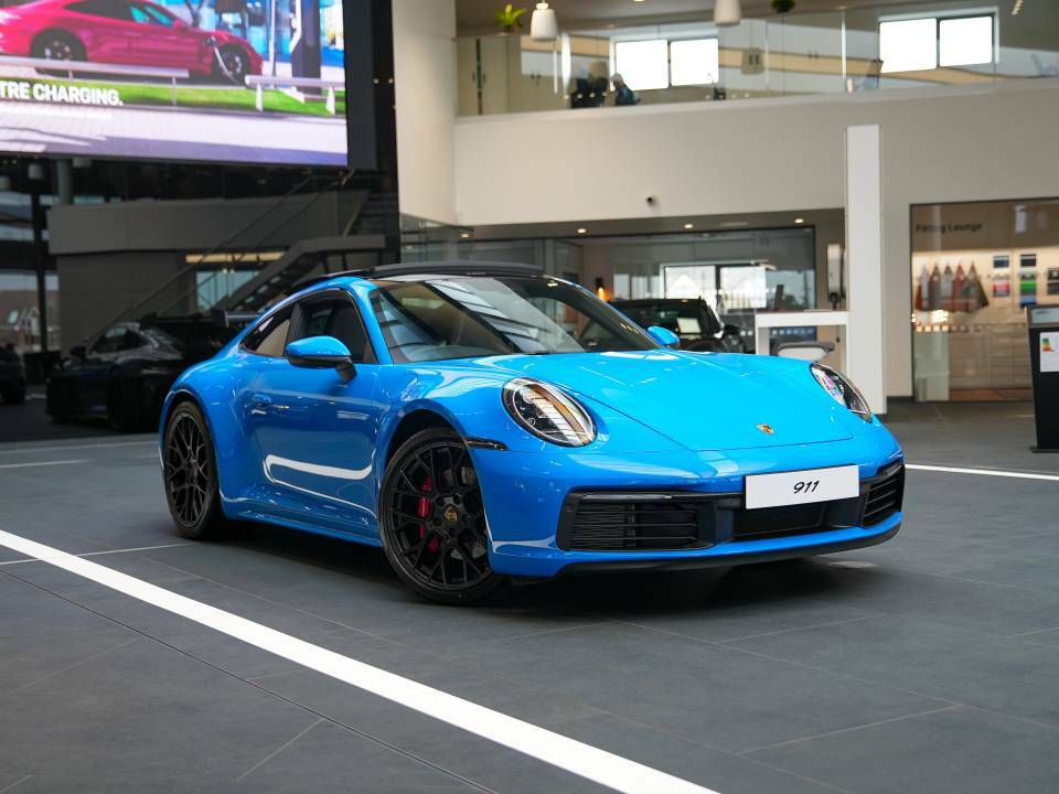 Compare Porsche 911 992 I  Blue