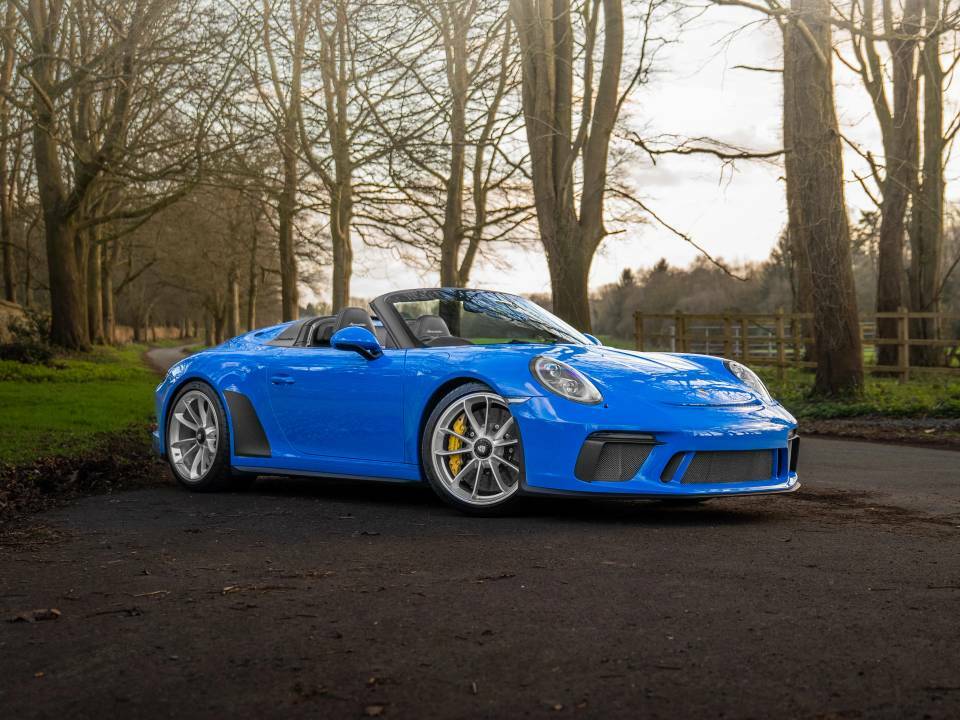 Compare Porsche 911 991 II  Blue