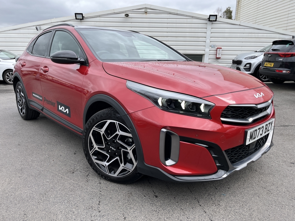 Compare Kia Xceed Xceed MD73BZY Red
