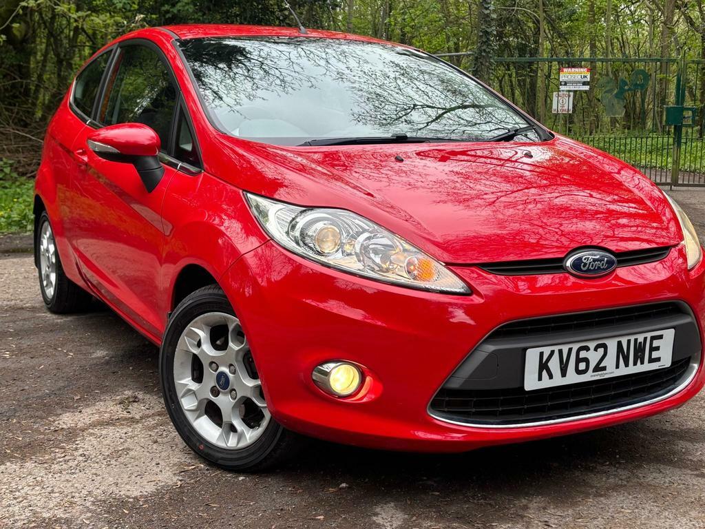 Compare Ford Fiesta 1.25 Zetec KV62NWE Red