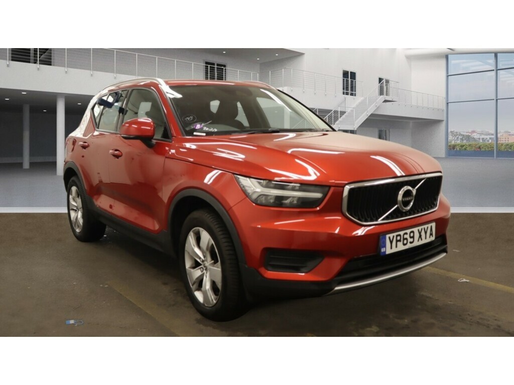 Compare Volvo XC40 D3 Momentum YP69XYA 