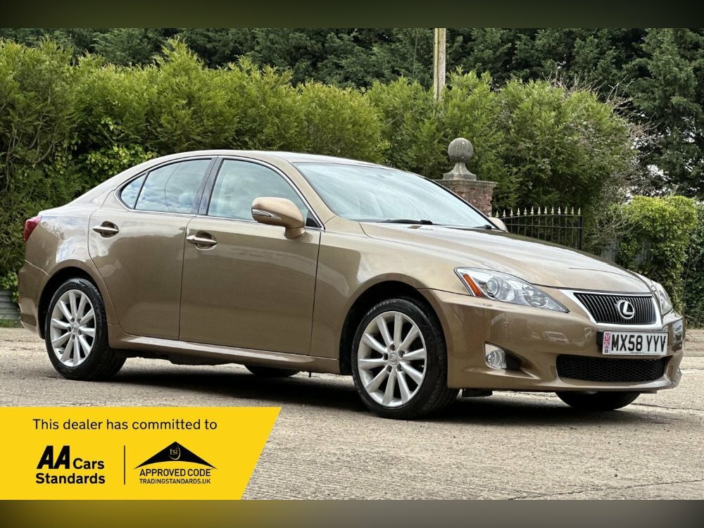Compare Lexus IS Se-i MX58YYV Gold