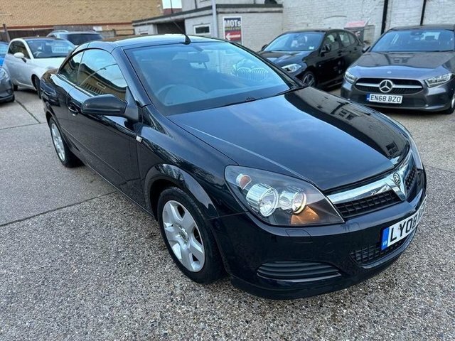 Compare Vauxhall Astra 2008 1.6 Twin Top Air 114 Bhp LY08KGG Black