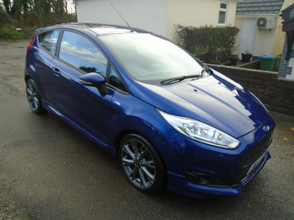 Compare Ford Fiesta St-line SK17YBD Blue