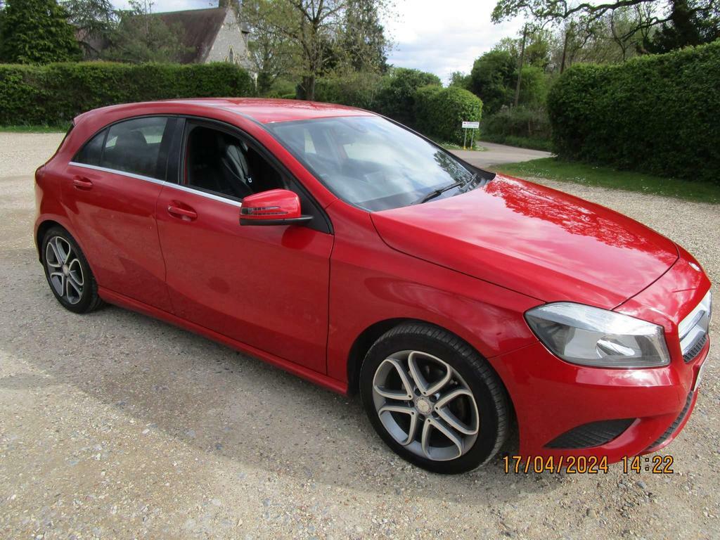 Compare Mercedes-Benz A Class 1.5 A180 Cdi Sport Euro 5 Ss OW15FWH Red