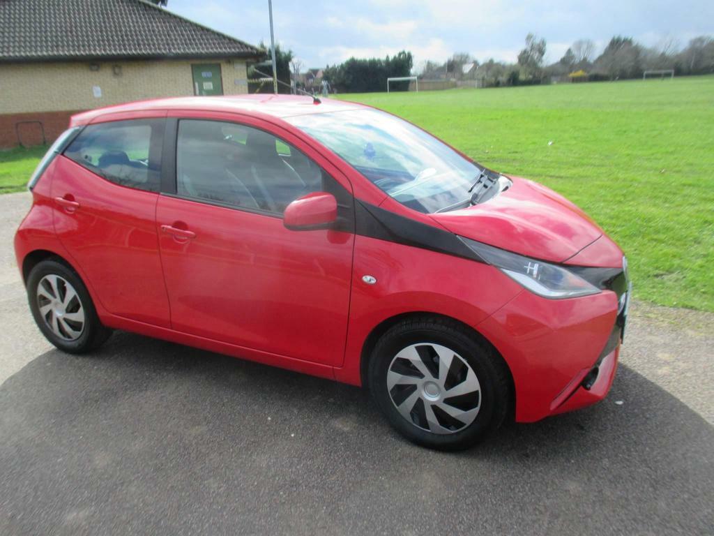 Compare Toyota Aygo 1.0 Vvt-i X-play Euro 6 HA18STA Red