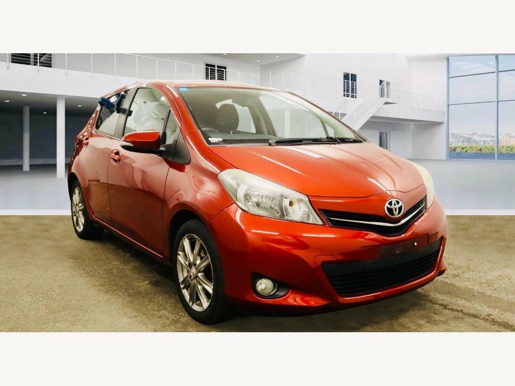 Compare Toyota Yaris 1.33 Dual Vvt-i Sr Euro 5 Ss  Red