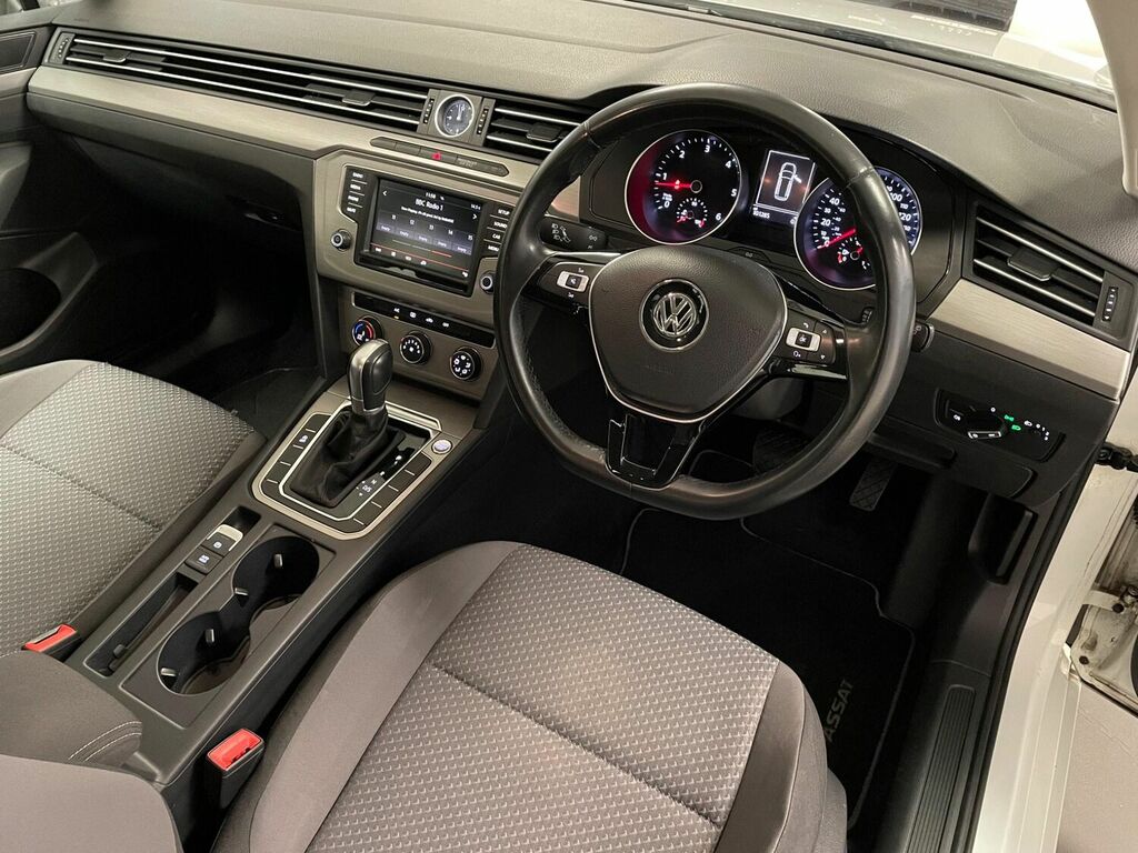 Compare Volkswagen Passat Estate 2.0 Tdi Bluemotion Tech S Dsg Euro 6 Ss GJ16YRC White