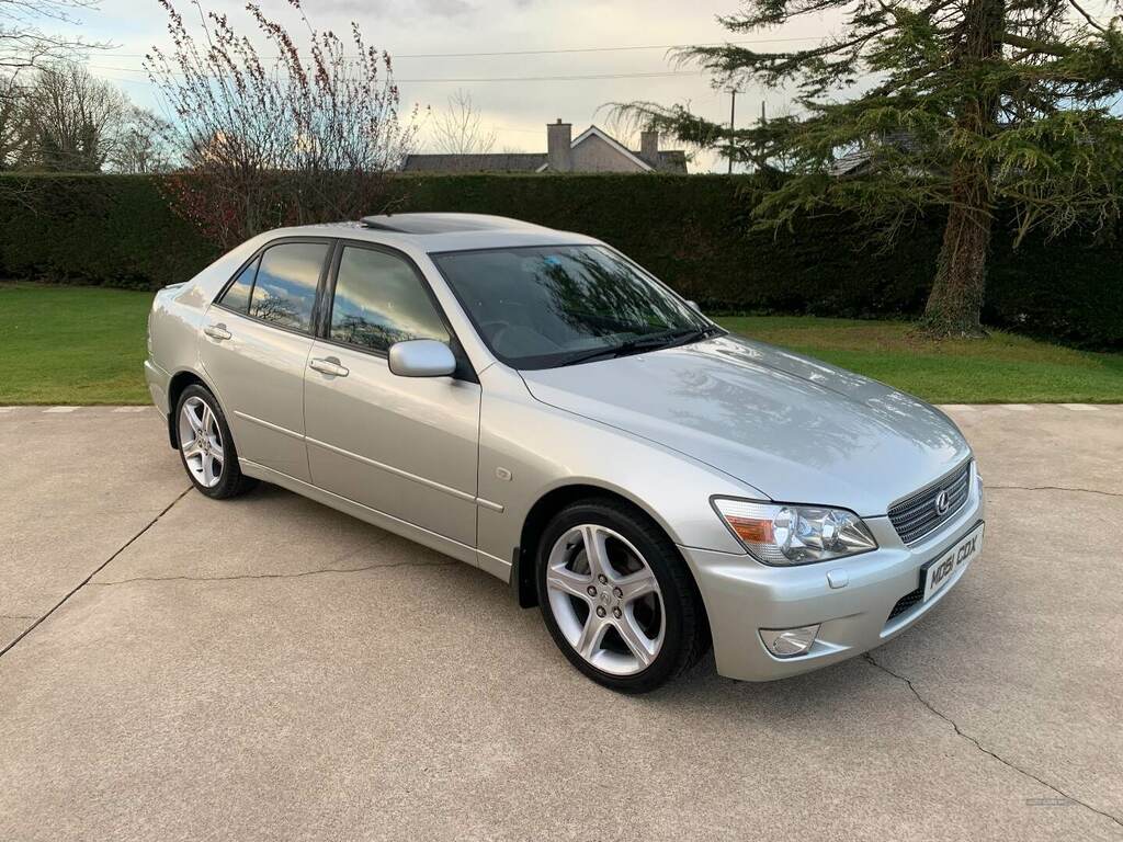 Compare Lexus IS 200 2.0 Sport MD51CDX Silver