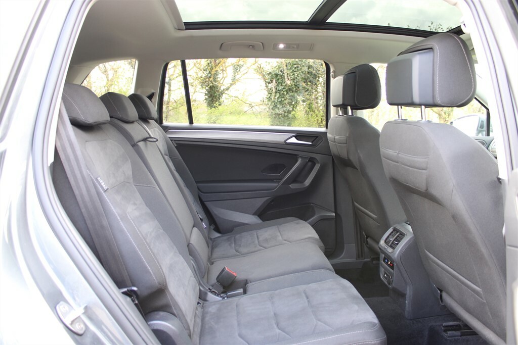 Compare Volkswagen Tiguan Allspace Elegance Tdi Dsg 7 Seats EJ22HZY Grey