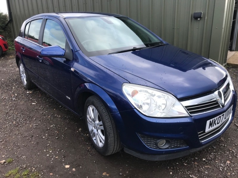 Compare Vauxhall Astra Design 1.8 MK07UVA Blue