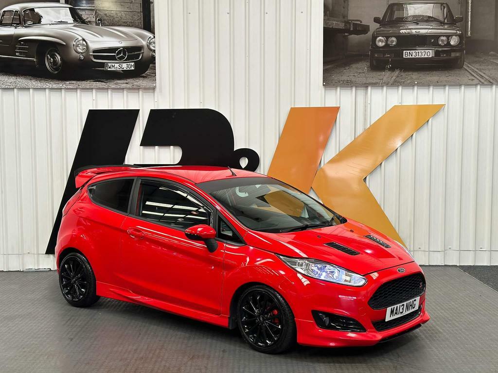 Compare Ford Fiesta 1.0T Ecoboost Zetec S Euro 5 Ss MA13NHG Red