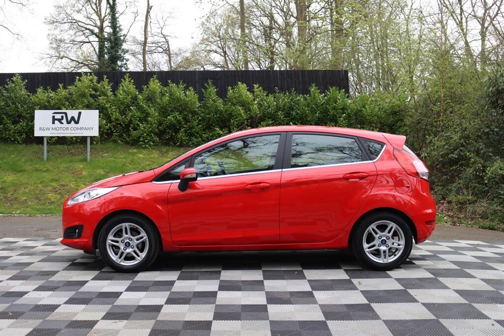 Compare Ford Fiesta 1.0T Ecoboost Zetec Euro 5 Ss RJ63PWX Red