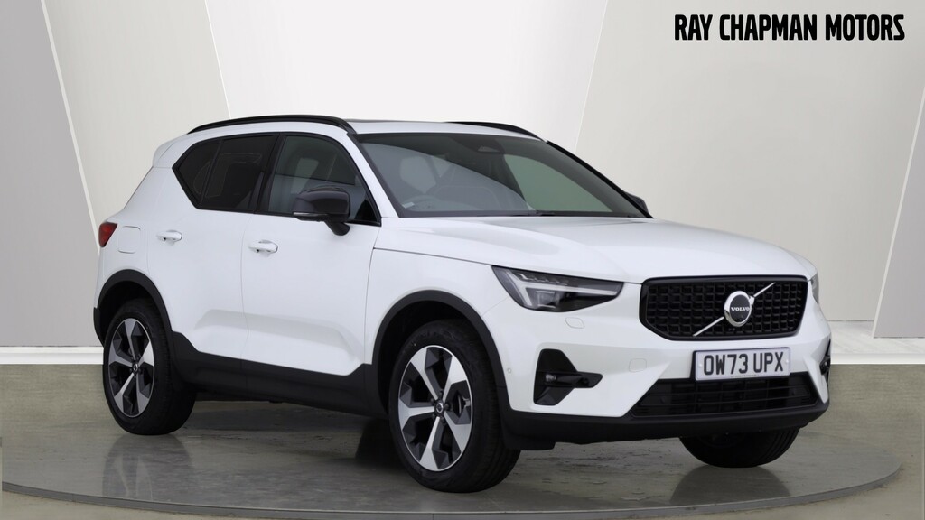 Compare Volvo XC40 B4 Ultimate Mhev OW73UPX White