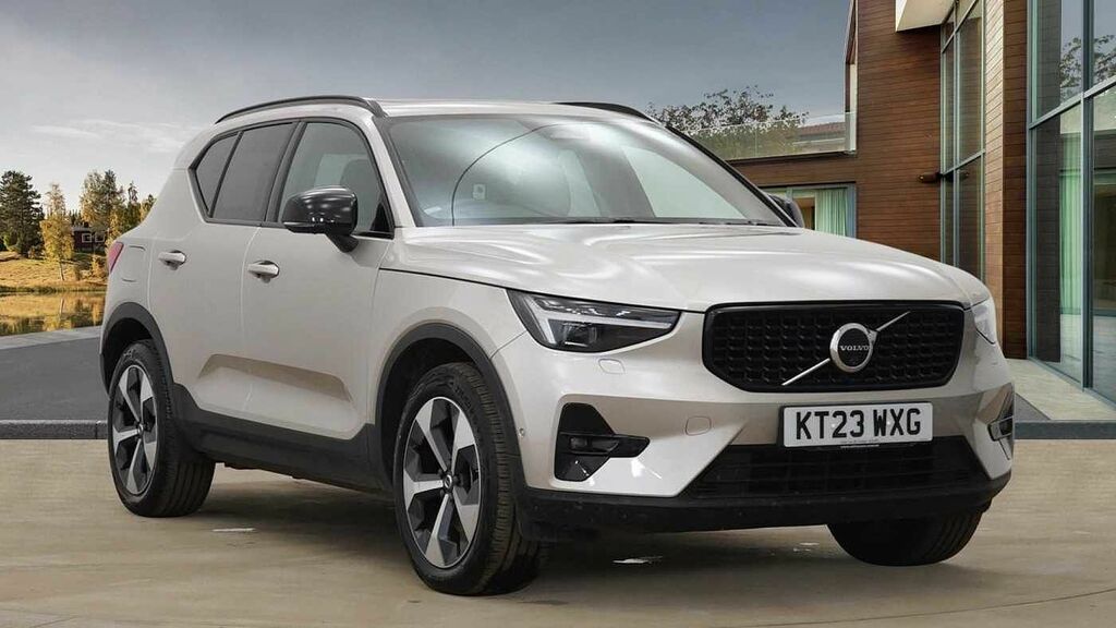 Compare Volvo XC40 B4 Ultimate Mhev KT23WXG 