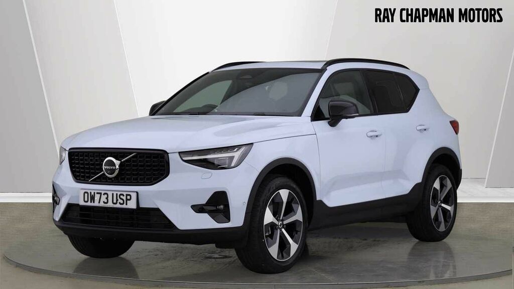 Compare Volvo XC40 B3 Ultimate OW73USP Blue